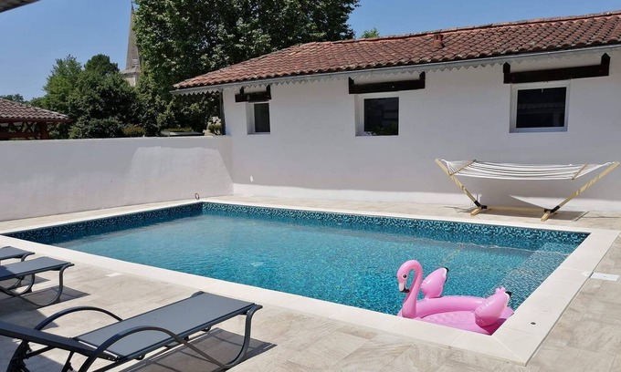 Herm House | Belle Villa de 200 ans au Cœur D'un Charmant Village Landais et sa Belle Piscine