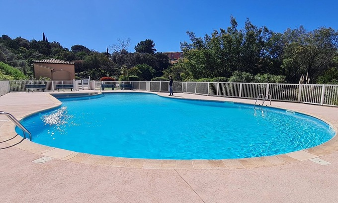 Cavalaire-sur-Mer Apartment | Belle vue Ensoleillée et Détente