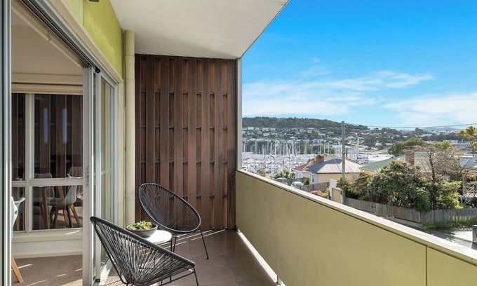 Bellerive Apartment | Bellerive Quay Modern Living with Yacht Club Views