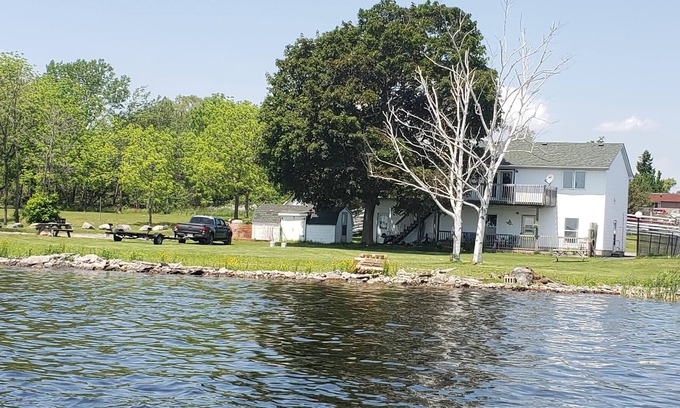 Belleville House | Belleville Home with a view