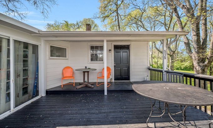 Creekside Meadows Condos House | Bellevue Cottage