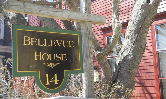 Top of the Hill Bed & Breakfast | Bellevue House