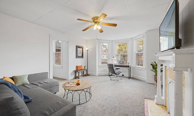 Bellevue Apartment | Bellevue Loft - 1br/baTravel Pad