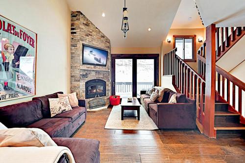 Intermountain House | Bellflower Trout House