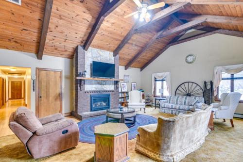 Bellingham Apartment | Bellingham Retreat with Fire Pit and Lake Access!