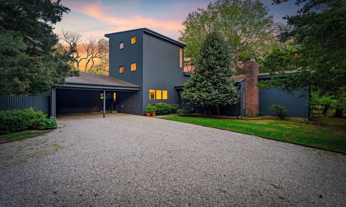 Bellport House | Bellport Designer Home/Pool Forest Fire Pit