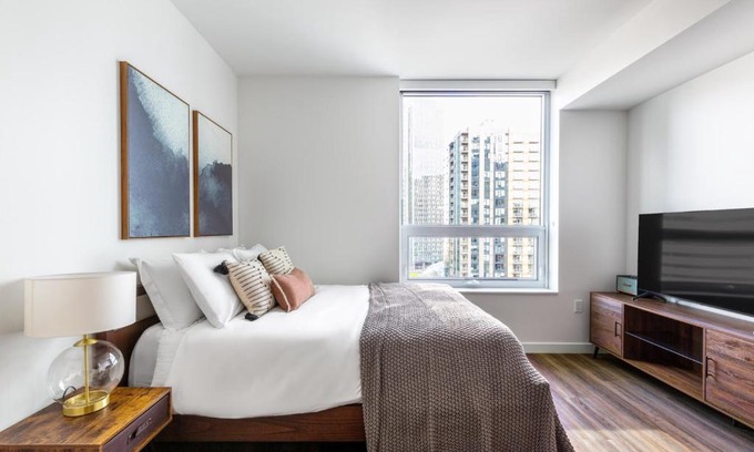 Belltown Apartment | Belltown Studio w Gym WD Roof Lounge nr SLU SEA-85