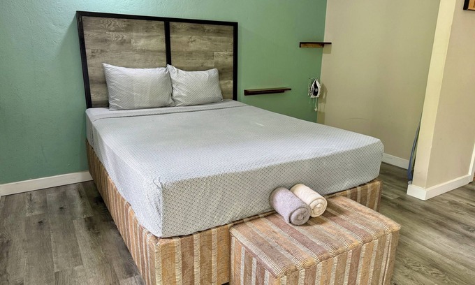 Colonarie Apartment | Belmont Apartments/Modern affordable accommodations