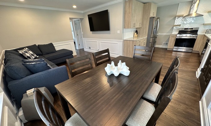 Ellsworth House | Belmont Heights SFH Oasis