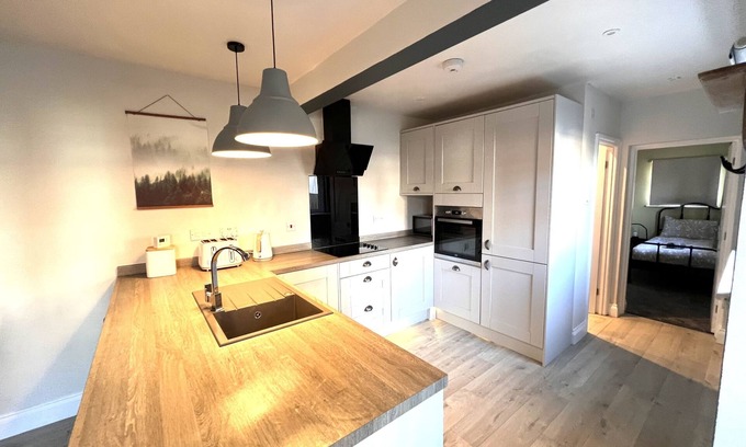 Bursledon House | Belmont House with City View