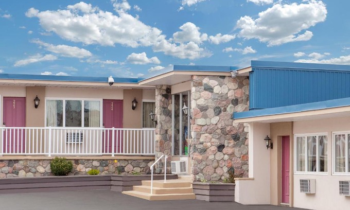 Sudbury Hotel | Belmont Inn