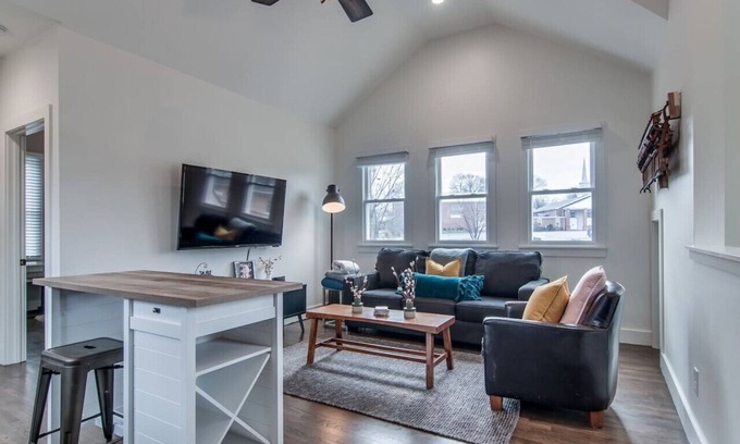 Historic Waverly House | Belmont Loft Walk to 12S Shops & Eats, 2 Mi to Broadway