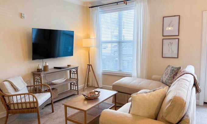 Belmont Apartment | Belmont stay - 14 days or more!
