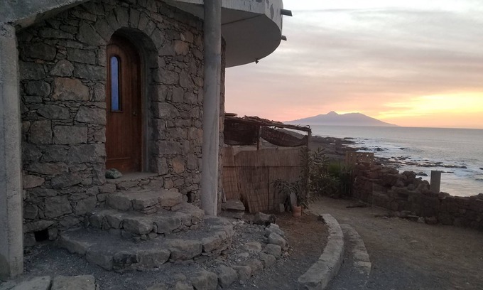 Santiago Bed & Breakfast | Belvedere room by the sea