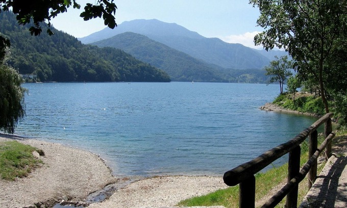Val Maria-Pur House | Belvilla by OYO Lake-view Holiday Home with Garden