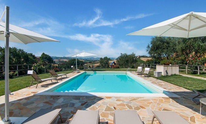 Ostra Vetere House | Belvilla by OYO Montenovo Villa