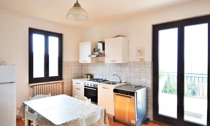 Colmegna Apartment | Belvilla by OYO TOR31 - Casa Torretta
