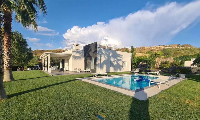 Leonforte House | Belvilla by OYO Villa Leonforte