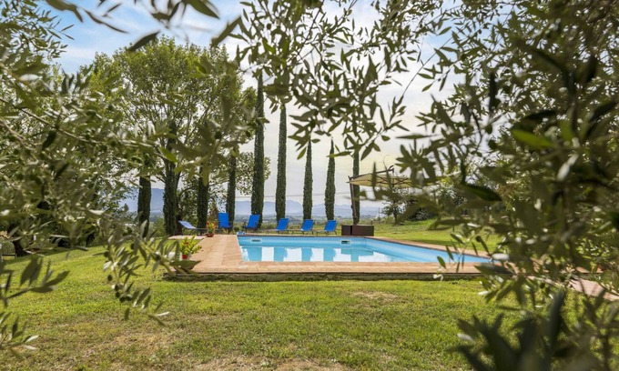 Cantalupo Villa | Belvilla by OYO Villa Collemancio
