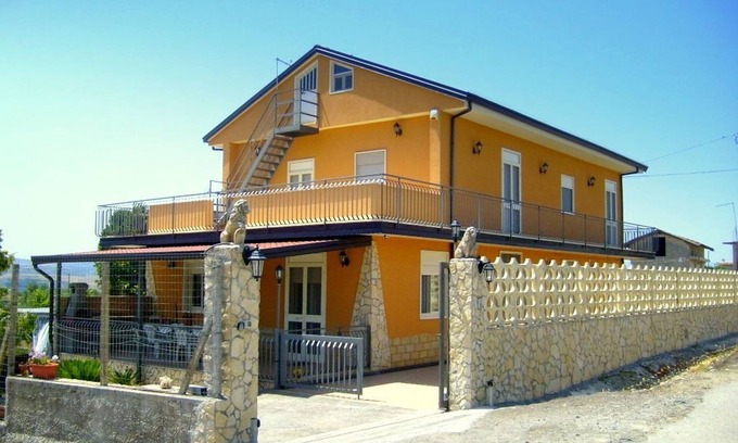 Lentini House | Belvilla by OYO Villa Russo