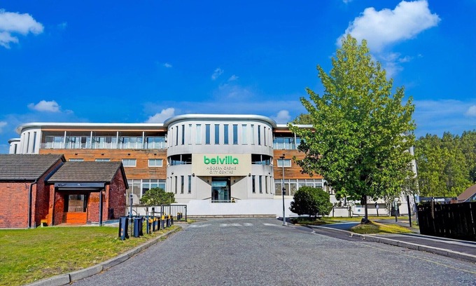 Crewe Apartment | Belvilla Crewe City Centre Hotel | Family room 4