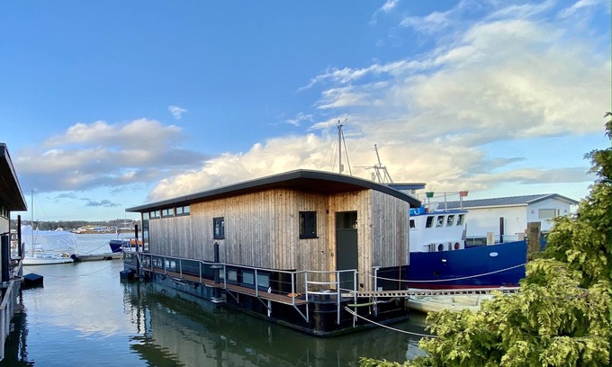 Bembridge Boat Rental | Bembridge Harbour Houseboat "Islay"