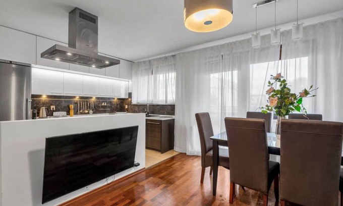 Gorce Apartment | Bemowo Business Apt - 2 bedrooms, 62m2, Parking, Metro & Park by Rentujemy