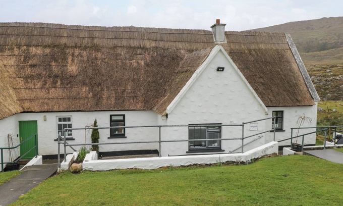 Oughterard Cottage | BEN BRACK, pet friendly, with open fire in Oughterard, County Galway