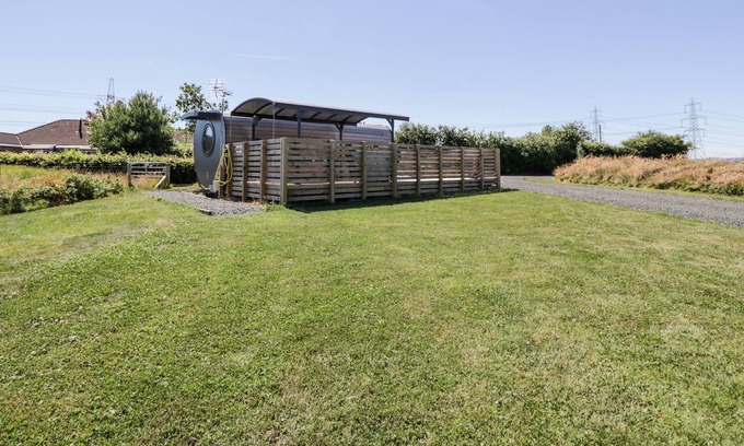 Alloa Cabin | BEN CLEUCH ANTHROPOD, romantic, with hot tub in Clackmannan