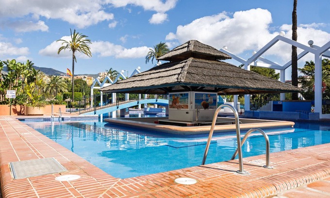 Benalmadena Costa Apartment | Benalbeach Garden & Park by Alfresco Stays