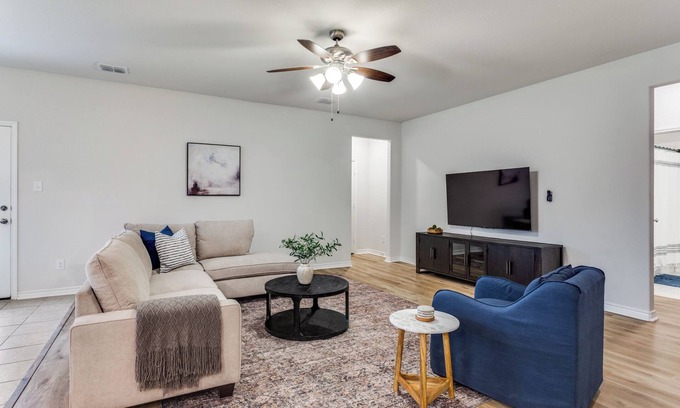 Benbrook House | Bendale Bliss in Benbrook