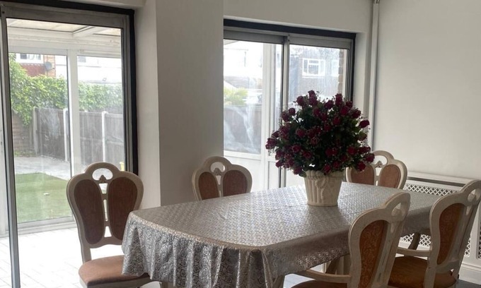 South Benfleet House | Benfleet Essex Homely Environment Atmosphere