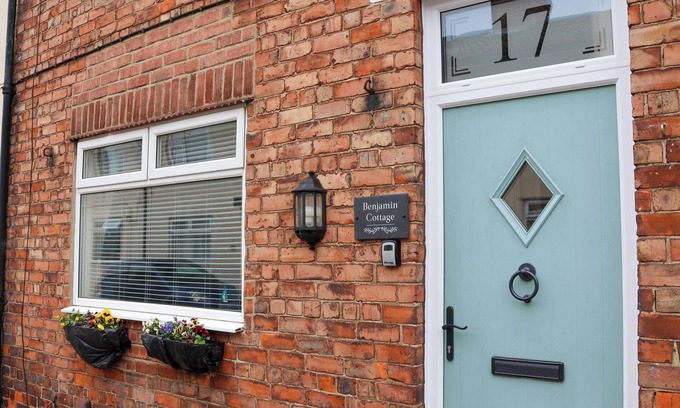 Marske-by-the-Sea Cottage | BENJAMIN COTTAGE, pet friendly, with open fire in Marske-By-The-Sea