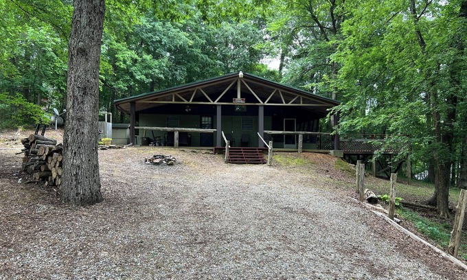 Kirby Cabin | Bennet Cove Cabin, Lake Greeson