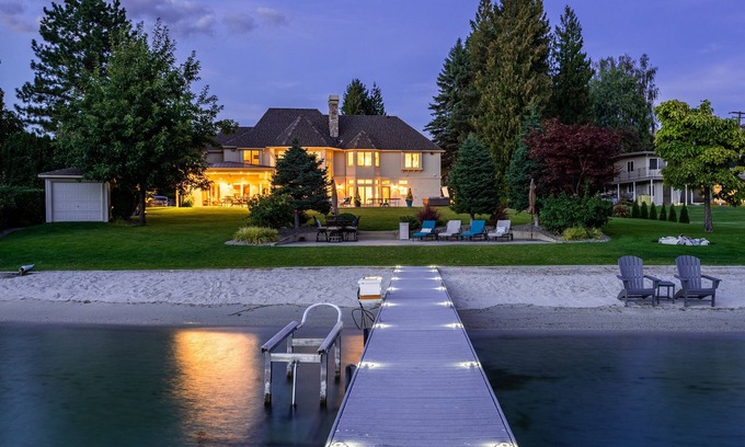Manson House | Bennett Beach Estate WaterfrontnHawaii in WA with 134' of white sandy beach!