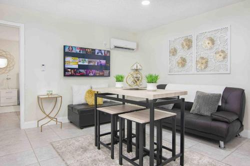 Hollywood Apartment | Bens High Roller Luxury Suite