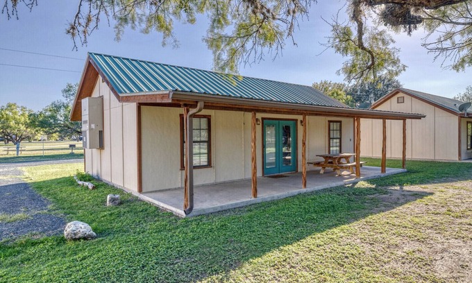 Concan Cabin | Bent River Cabin #4 @ Frio River Escape