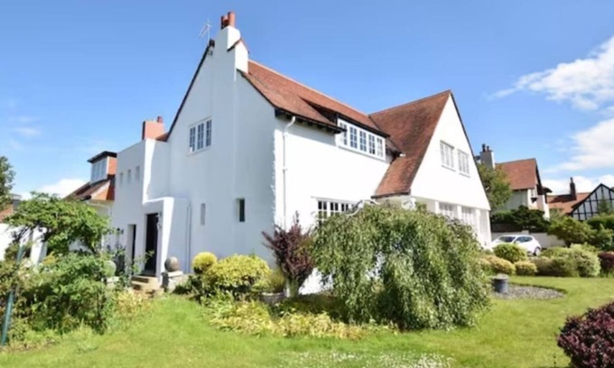 Troon Apartment | BentinckHouse - sleeps 10 guests in 3 bedrooms