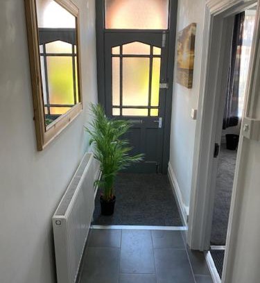 Crewe Apartment | Bentley House with en-suites