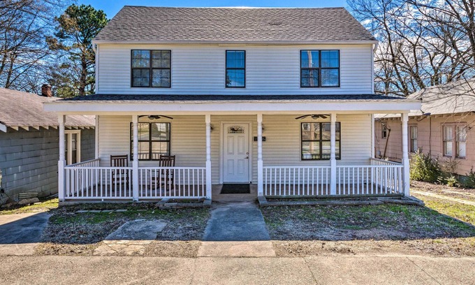 Benton Cottage | Benton Vacation Rental w/ Deck & Fire Pit!