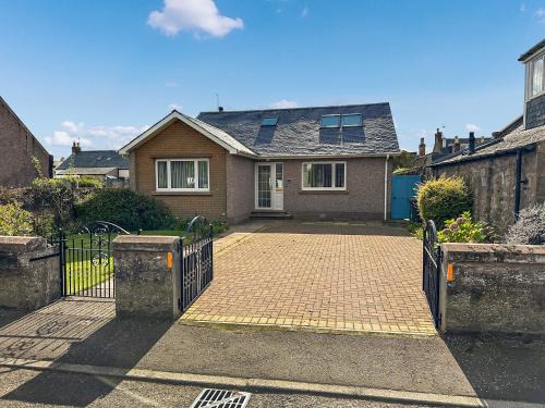 Montrose House | Bents Retreat
