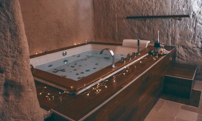 Sasso Caveoso Bed & Breakfast | Benvenuti nella nostra meravigliosa suite situata nel cuore dei Sassi di Matera.