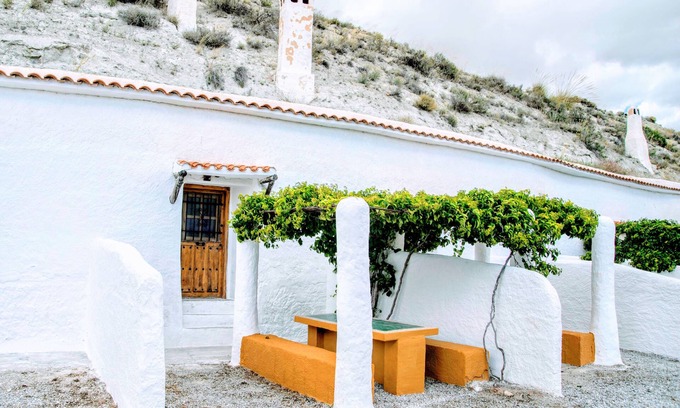 Baza Cottage | BENZALEMA CUEVA 2 PETS ARE ALLOWED