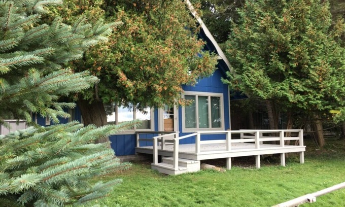 Arcadia Cottage | Beresford Cottage on Lower Herring Lake.Beautiful Sunsets! - Fish, Ski & Relax!
