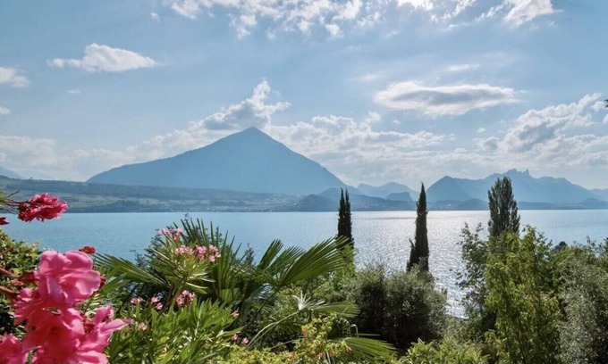 Merligen House | Berg- und Seepanorama im Berner Oberland Schweiz