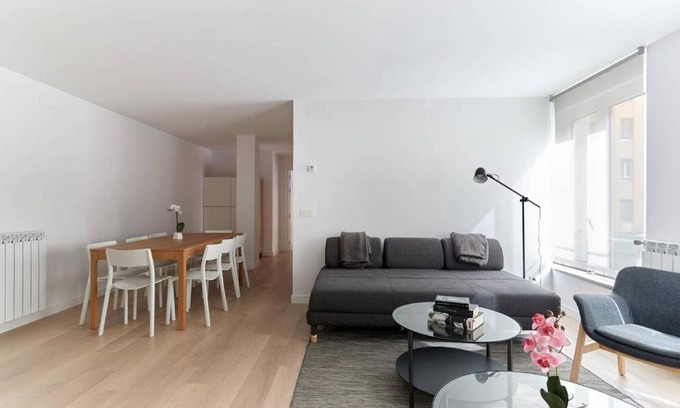 Segundo Ensanche Apartment | Bergamín by Clabao