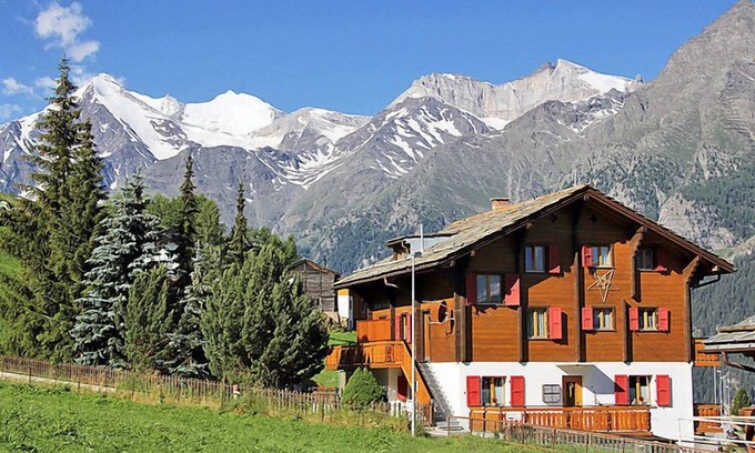 Graechen Apartment | Bergfink Obergeschoss by Interhome