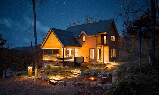 Lac Superieur Village Ski Chalet | Berghaus 8 - 15mins away from Mont-Tremblant!