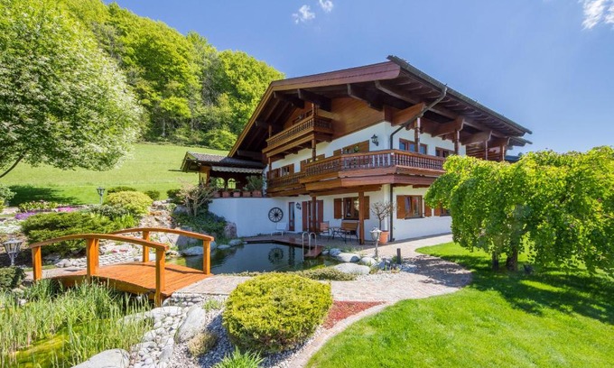 Sankt Valentin Apartment | BERGSUCHT-Ruhpolding, Traumlage am sonnigen Südhang, kostenlose Parkplätze, schnelles WLAN, ruhige Sackgasse, NETFLIX inklusive