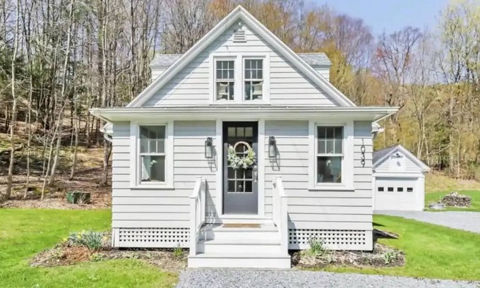 Williamstown Cottage | Berkshire Cottage - A cozy retreat for a fall/winter getaway